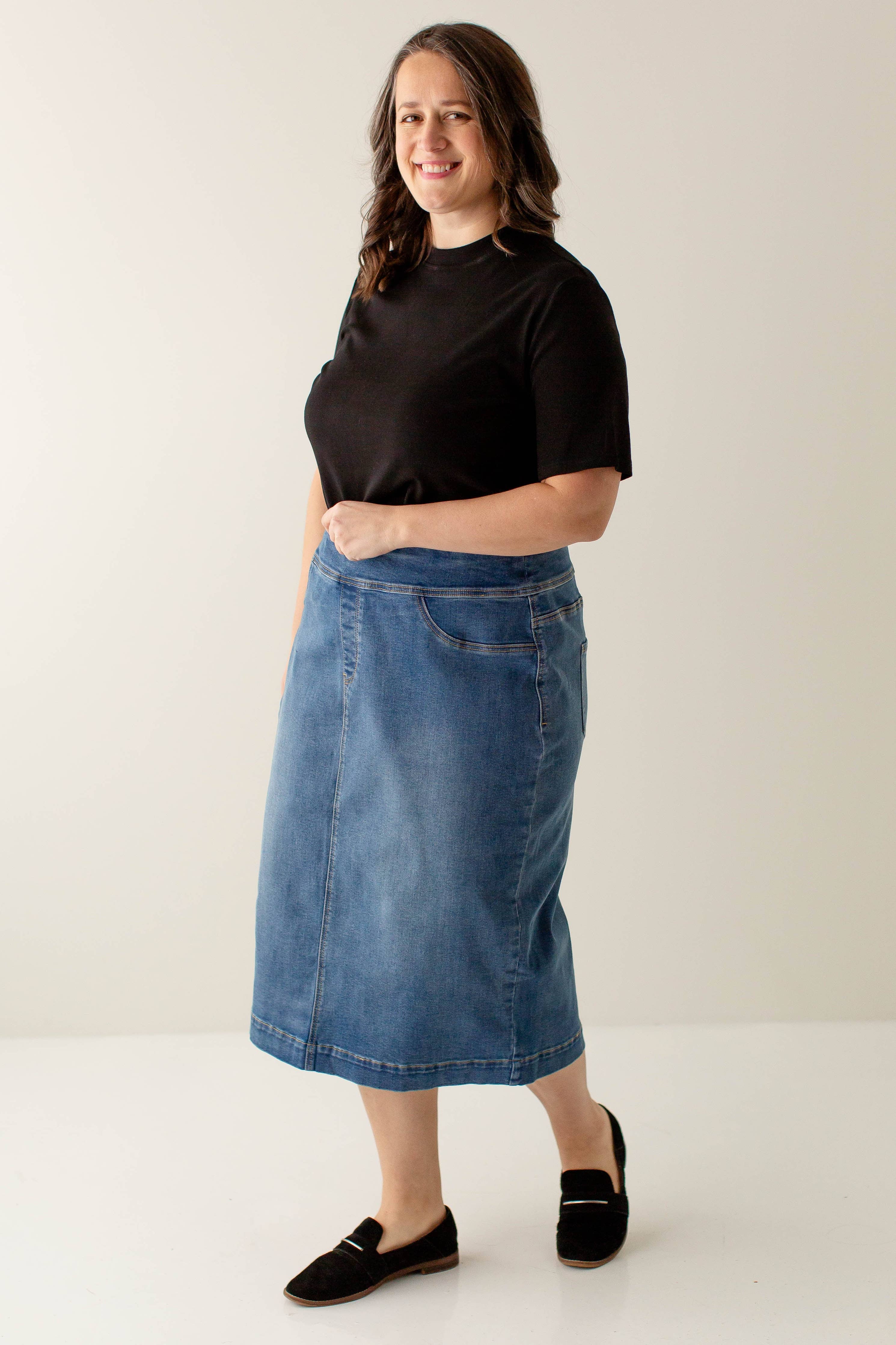 'Sara' Stretch Denim Skirt in Medium Wash