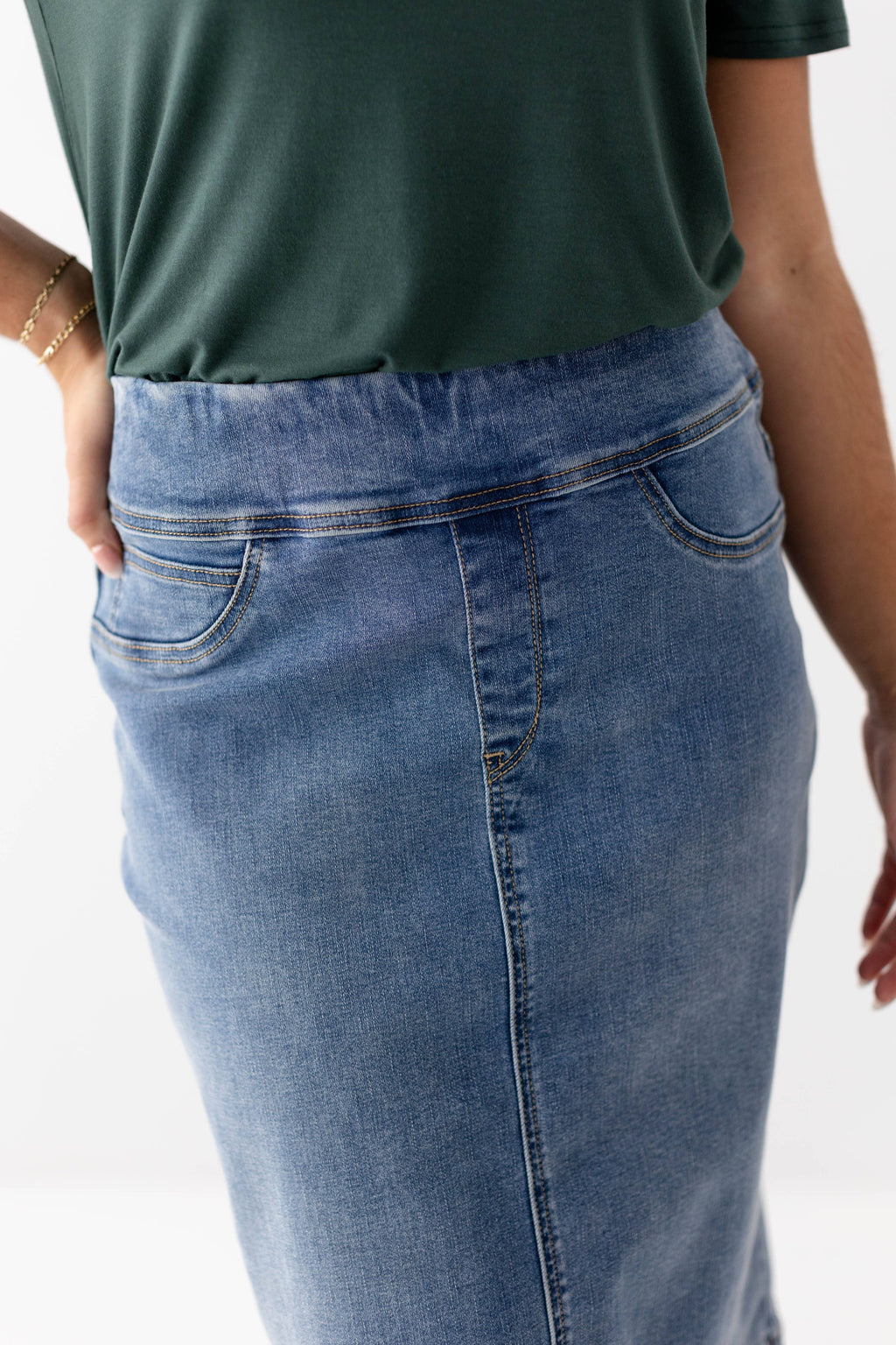 'Sara' Stretch Denim Skirt in Medium Wash