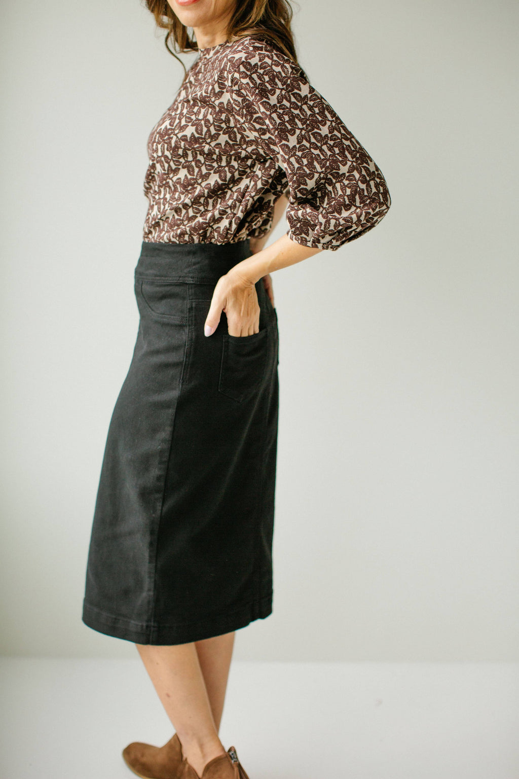 'Sara' Stretch Denim Skirt in Black