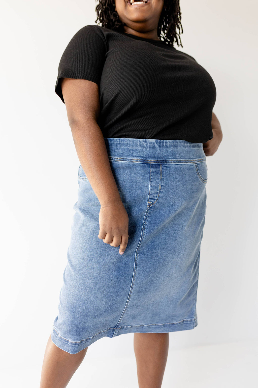 'Sara' Stretch Denim Skirt in Medium Wash