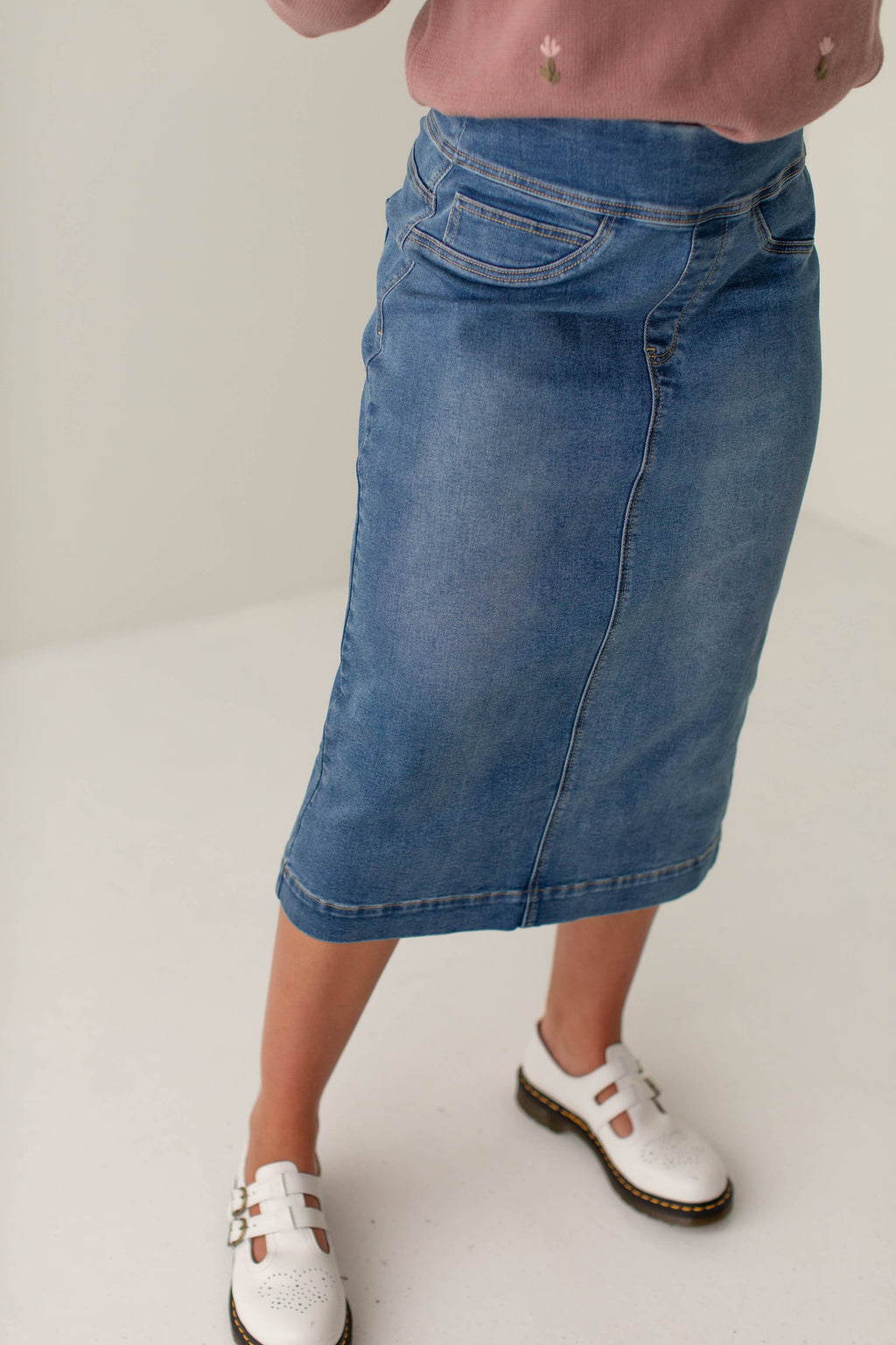 'Sara' Stretch Denim Skirt in Medium Wash